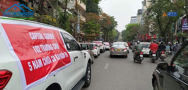Hàng chục xe ô tô đỏ rự băng rôn diễu các tuyến phố Hà Nội phản đối chủ đầu tư chung cư Capital Garden 102 Trường Chinh Hàng chục xe ô tô đỏ rự băng rôn diễu các tuyến phố Hà Nội phản đối chủ đầu tư chung cư Capital Garden 102 Trường Chinh