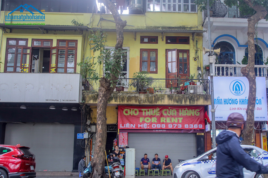 Mặt bằng trên phố Hàng Khay với vị trí đẹp, đối diện là hồ Hoàn Kiếm rơi vào cảnh ế ẩm, treo biển tìm người thuê