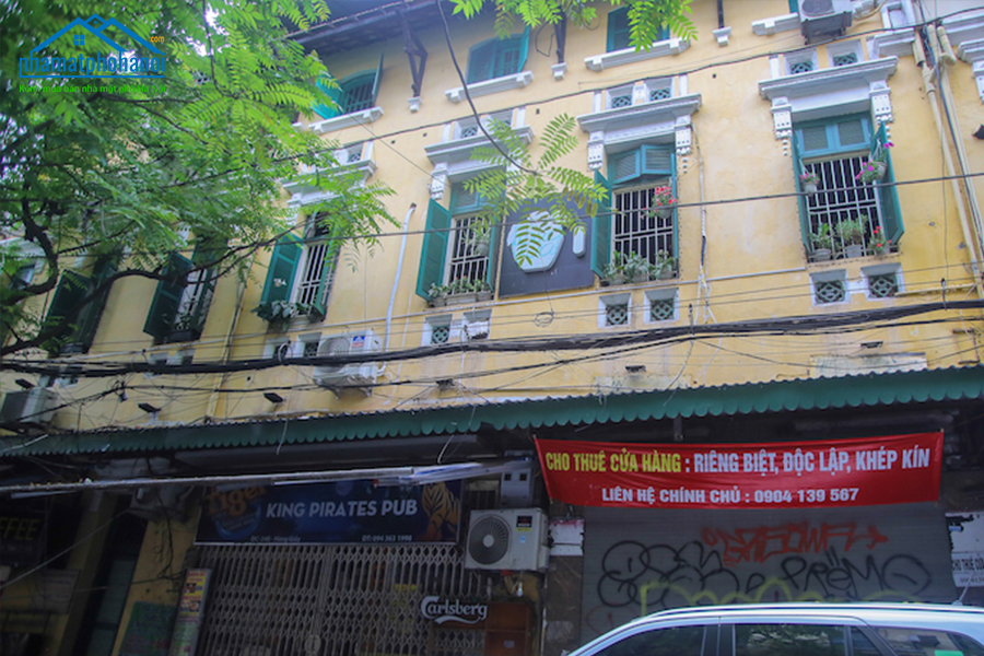 Mặc dù các chủ nhà đã giảm giá thuê và thay vì thu tiền 6 tháng hay 1 năm đã thu tiền thuê 3 tháng một lần hỗ trợ khách thuê nhưng lượng khách vắng nên kinh doanh vẫn khó khăn